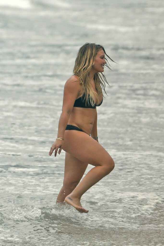 Hilary Duff en bikini à Malibu