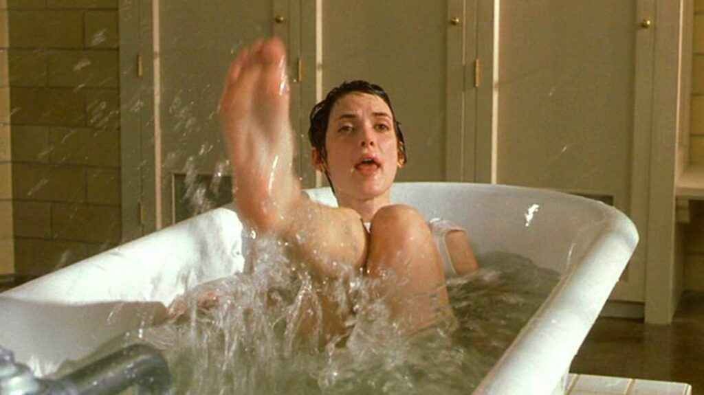 Winona Ryder nue et sexy