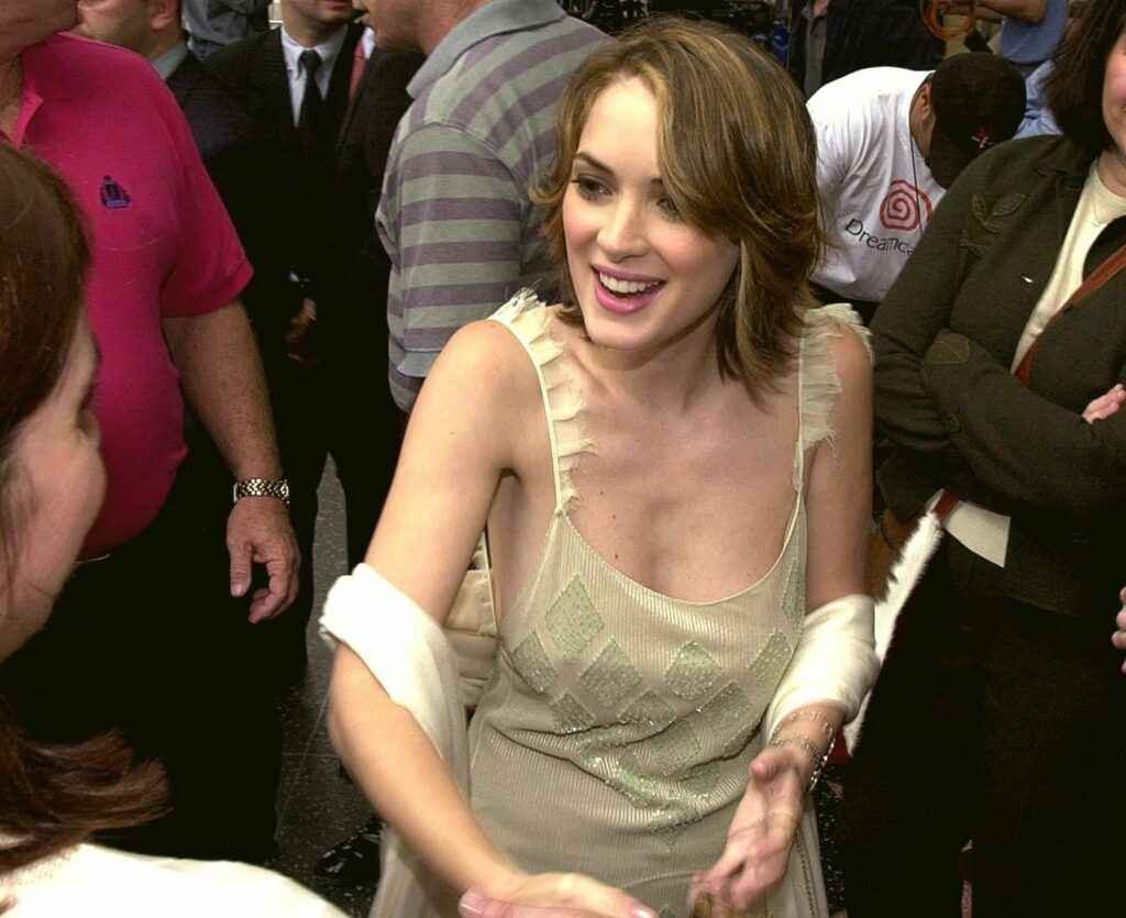 Winona Ryder nue et sexy