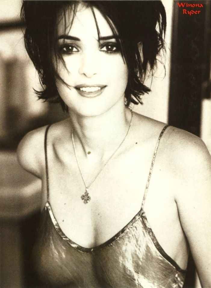 Winona Ryder nue et sexy