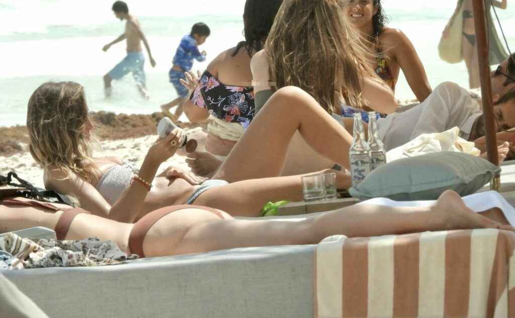 Alana Hadid en bikini à Tulum