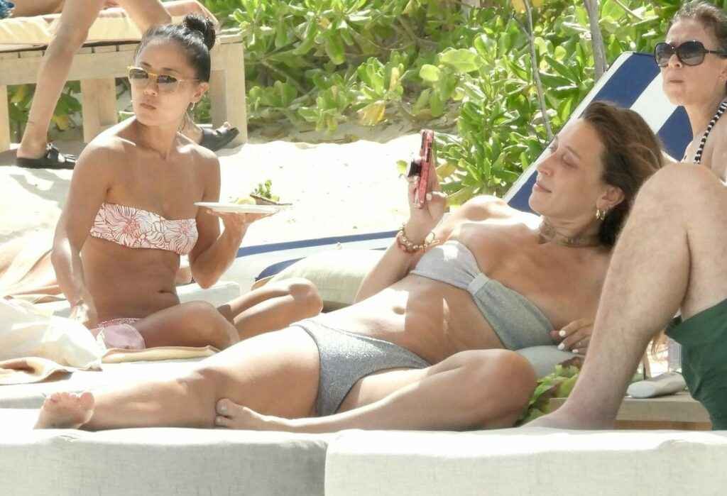 Alana Hadid en bikini à Tulum