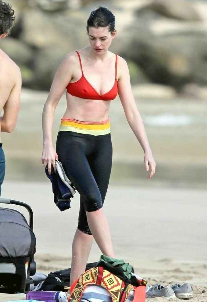 Anne hathaway en bikini