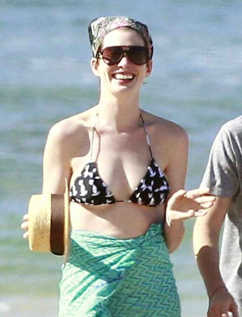 Anne hathaway en bikini