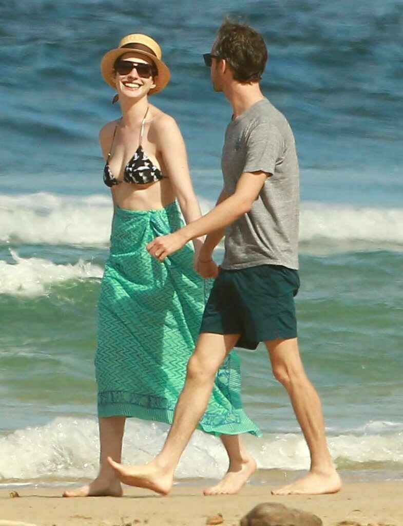 Anne hathaway en bikini