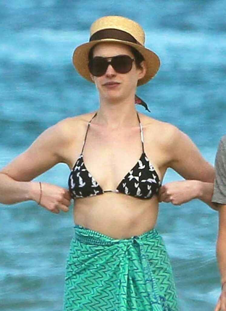 Anne hathaway en bikini