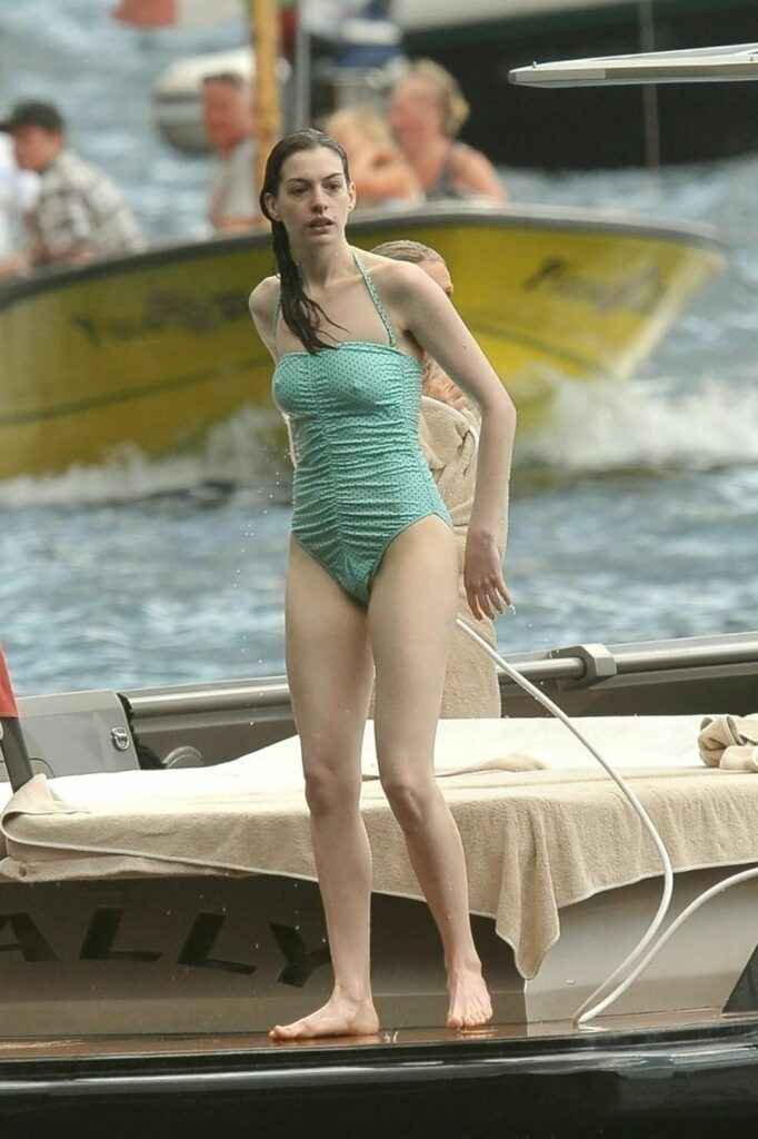 Anne hathaway en bikini