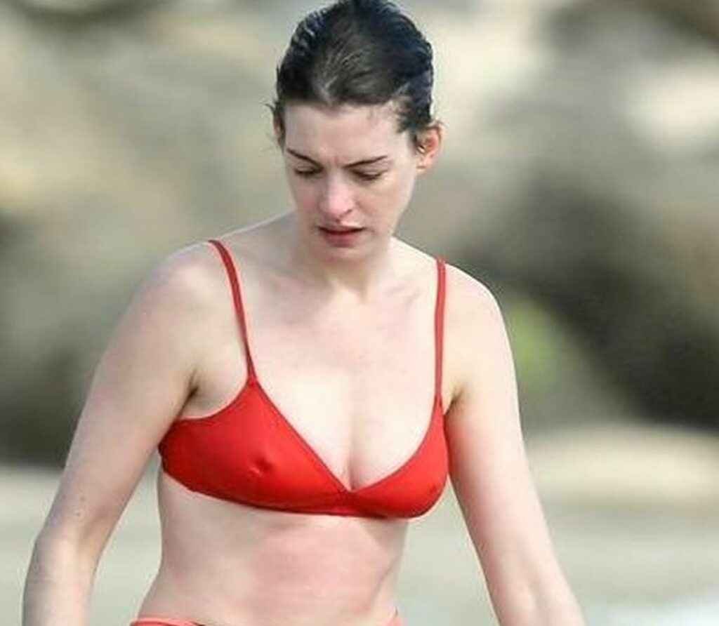 Anne hathaway en bikini