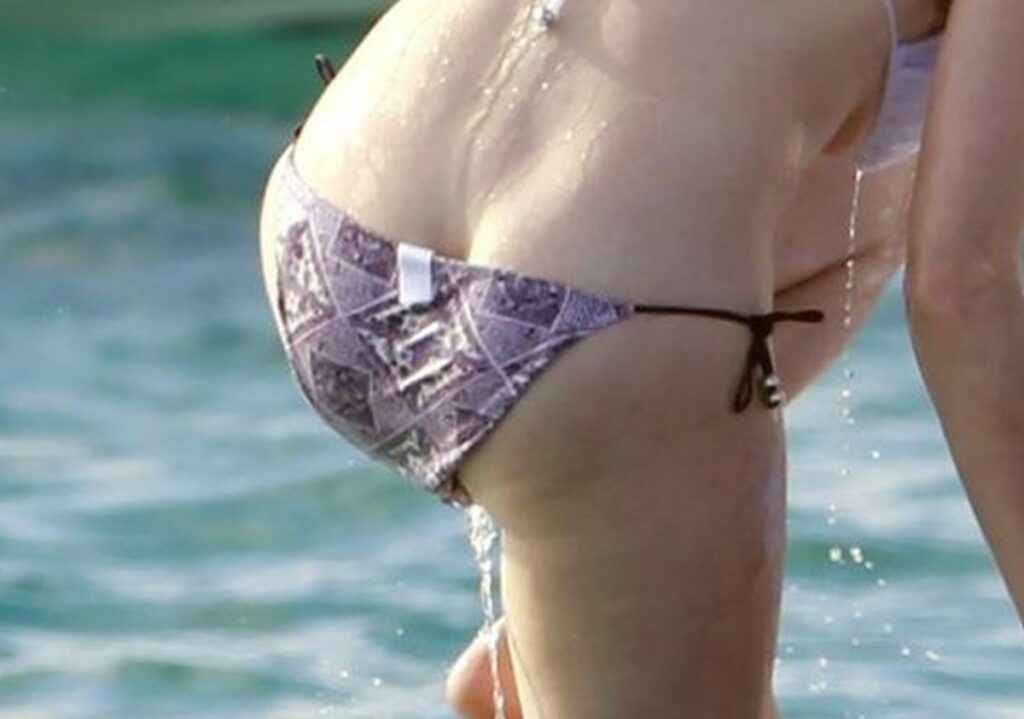 Anne hathaway en bikini