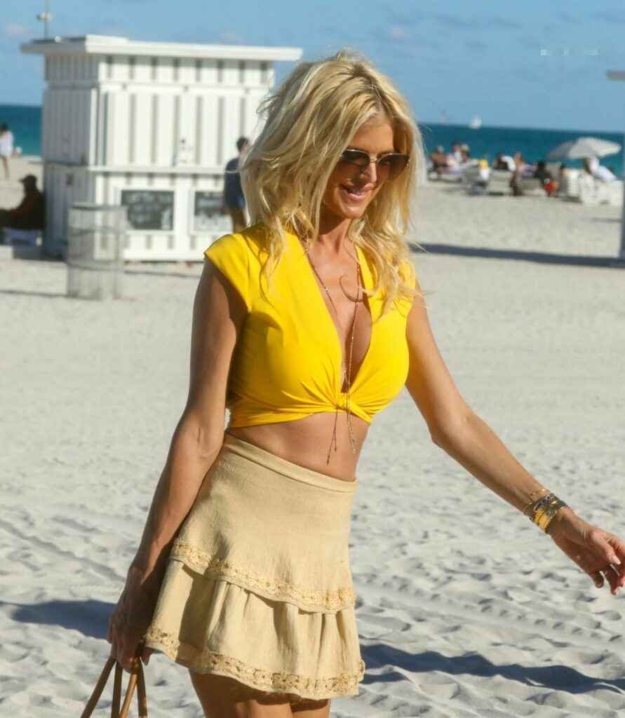 Le joli cul de Victoria Silvstedt en bikini