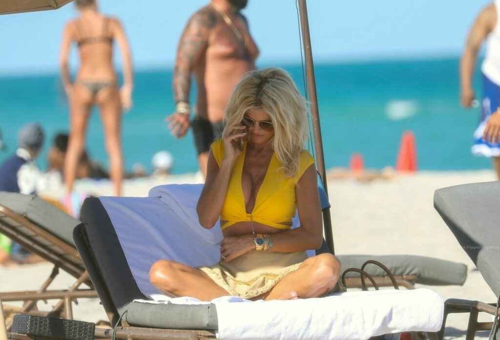 Le joli cul de Victoria Silvstedt en bikini