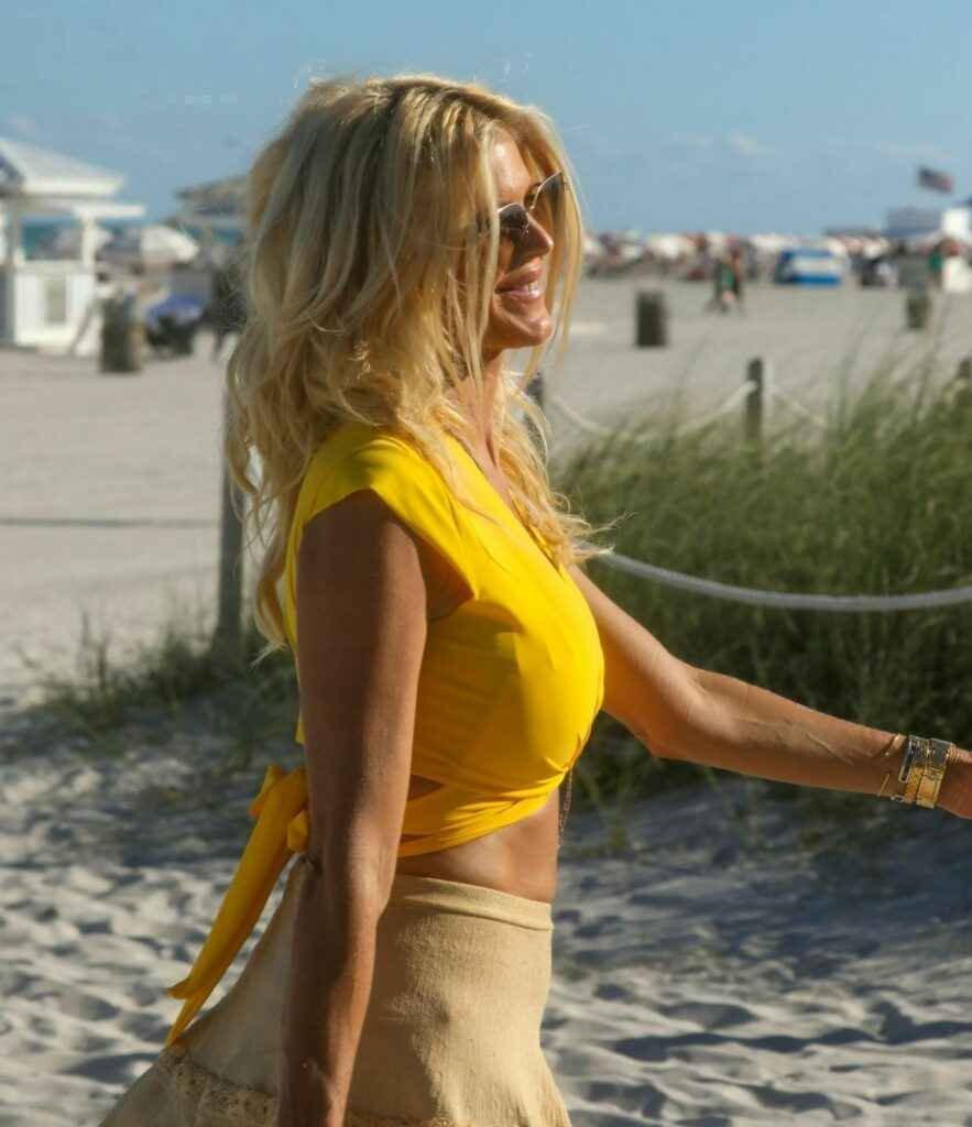 Le joli cul de Victoria Silvstedt en bikini