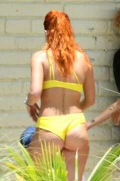 Bella Thorne dans un bikini jaune à Miami