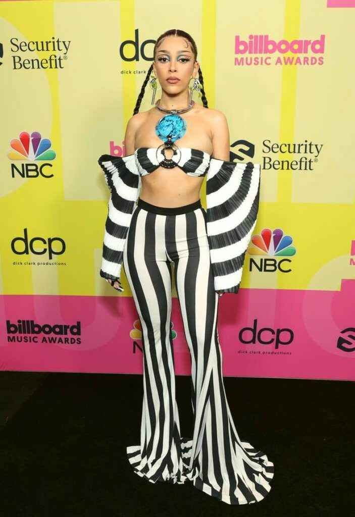 Doja Cat sexy aux Billboard Music Awards