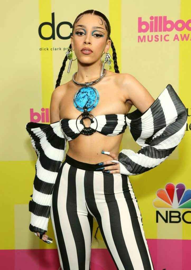 Doja Cat sexy aux Billboard Music Awards