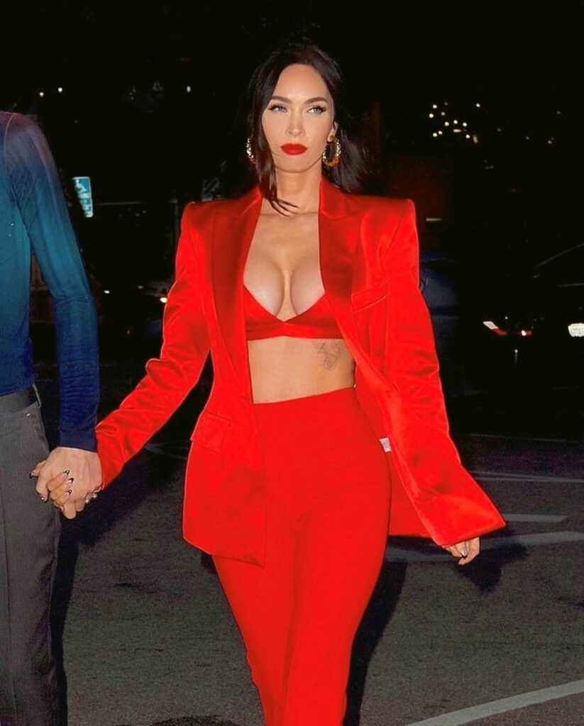 Megan Fox exhibe son décolleté à Los Angeles