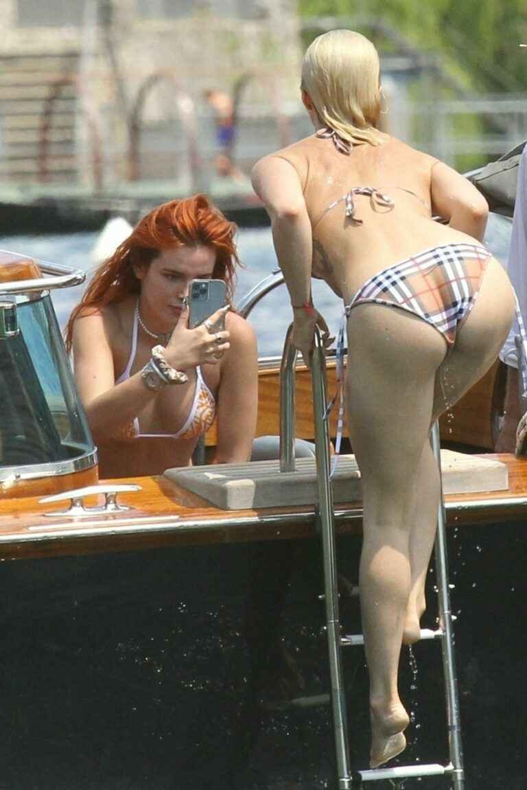 Bella Thorne en bikini au Lac de Côme