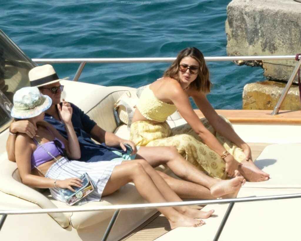 Taylor Hill en bikini à Positano