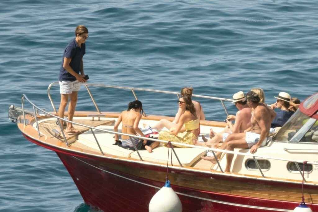 Taylor Hill en bikini à Positano