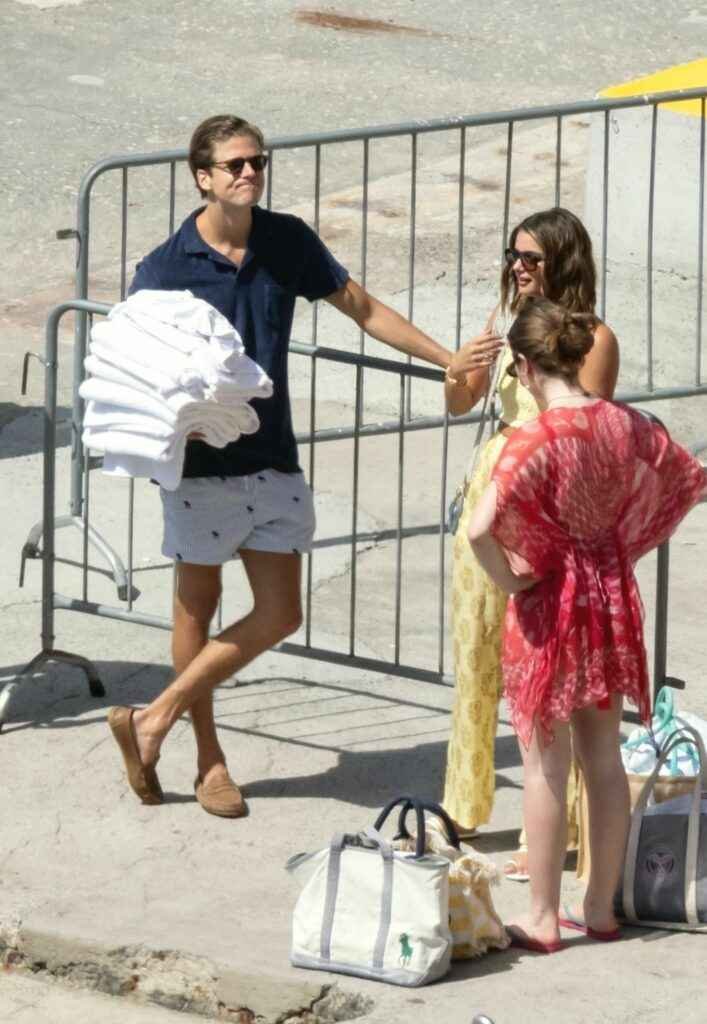 Taylor Hill en bikini à Positano