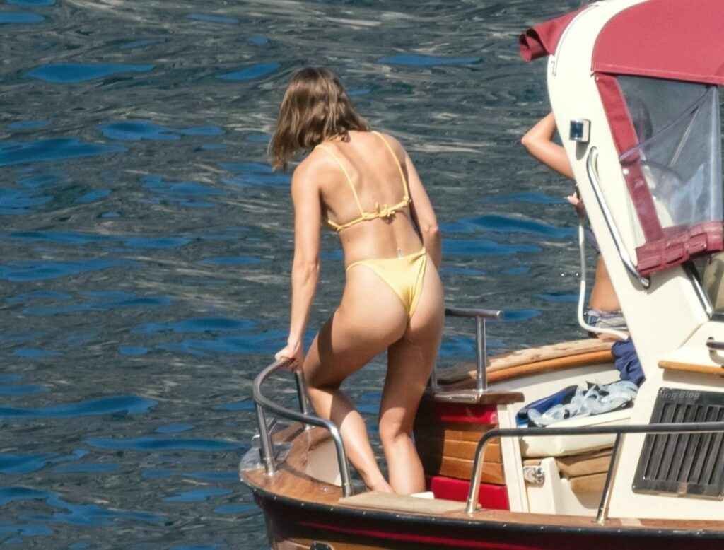 Taylor Hill en bikini à Positano