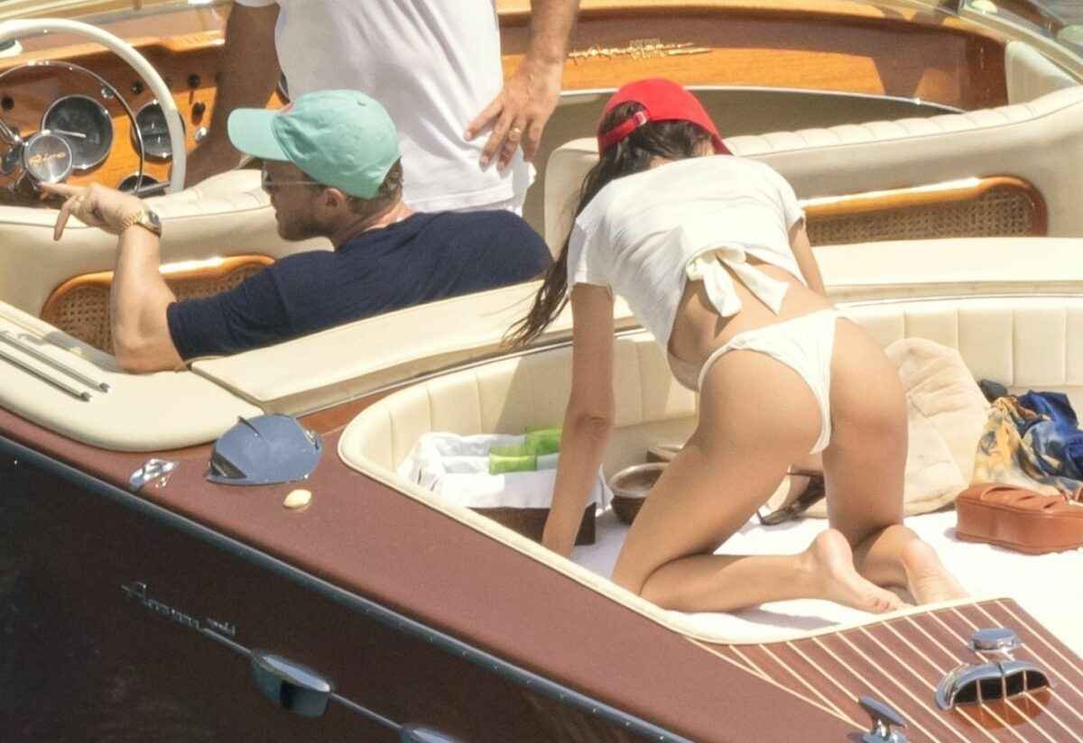 Emily Ratajkowski en bikini en Italie