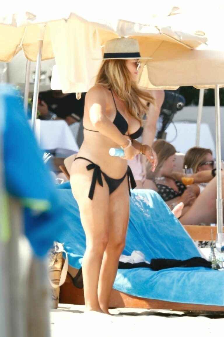 Jessica Paszka en bikini à Ibiza