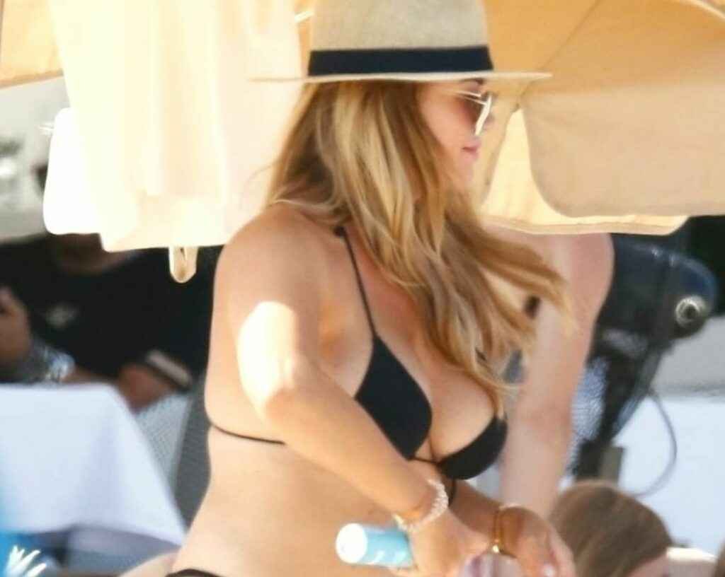 Jessica Paszka en bikini à Ibiza