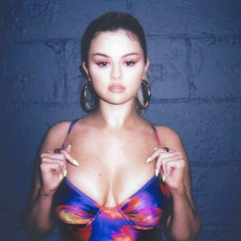 Selena Gomez en maillot de bain et bikini