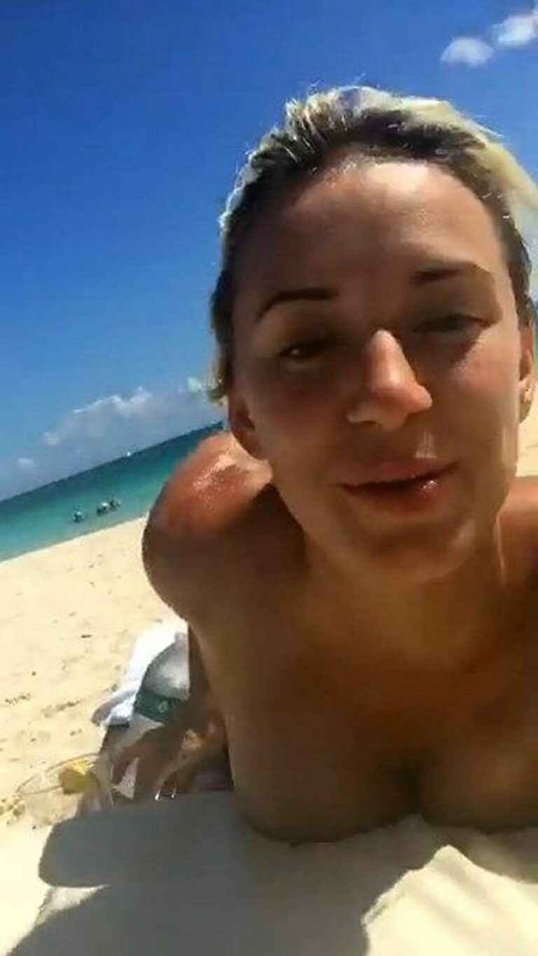 YesJulz nue, les photos intimes