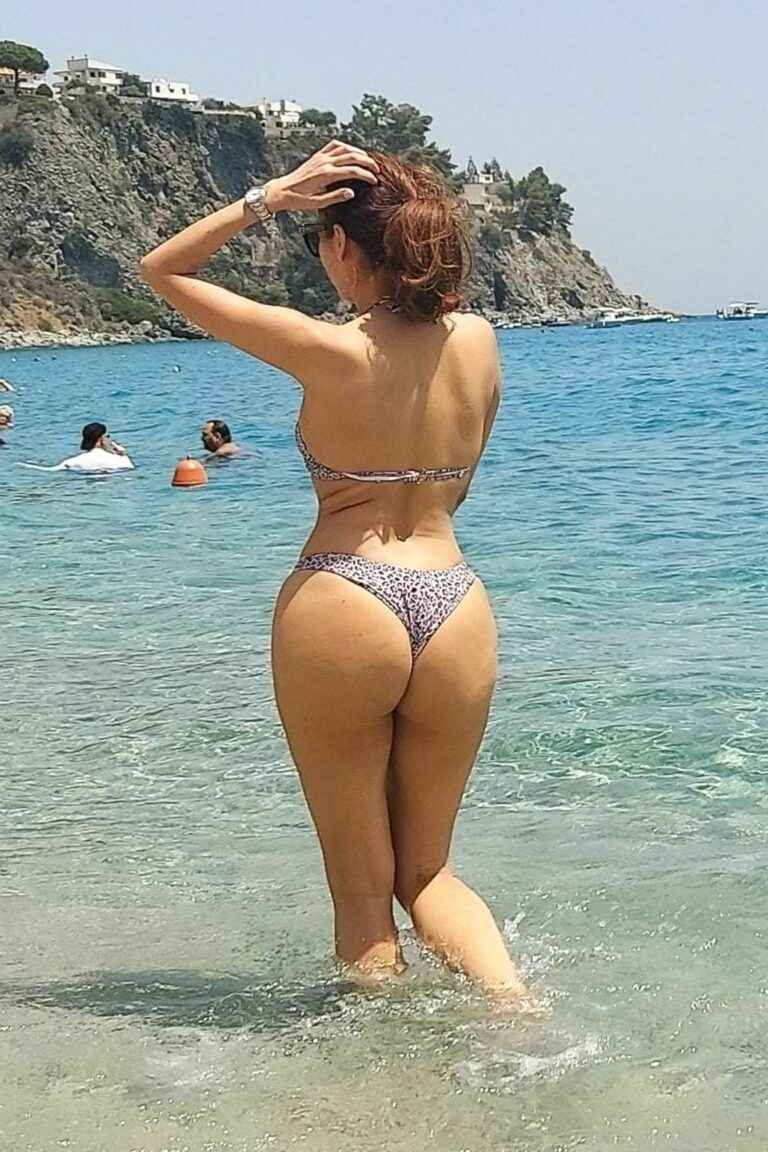 Blanca Blanco en bikini à Cantazaro