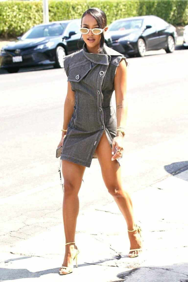 Karrueche Tran sexy dans sa robe fendue à Los Angeles