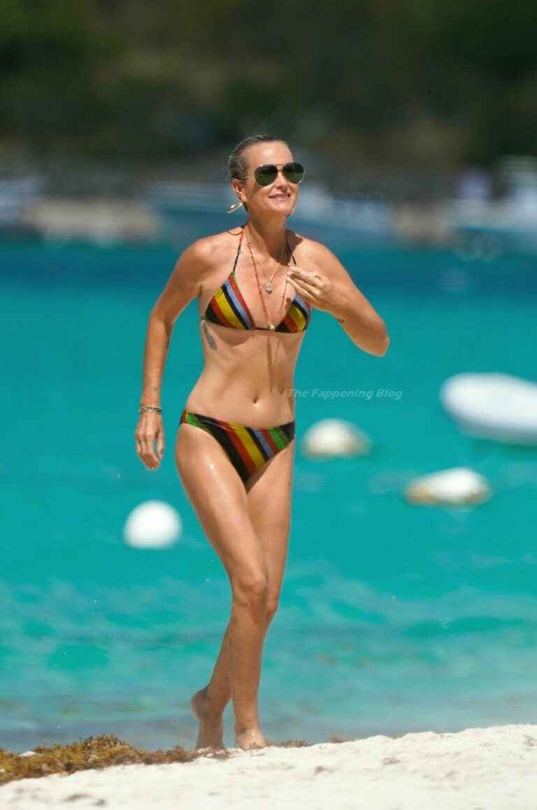 Laetitia Hallyday en bikini