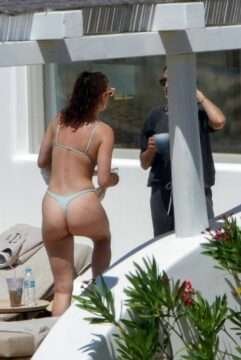 Rumer Willis en bikini à Mykonos, en compagnie de Demi Moore