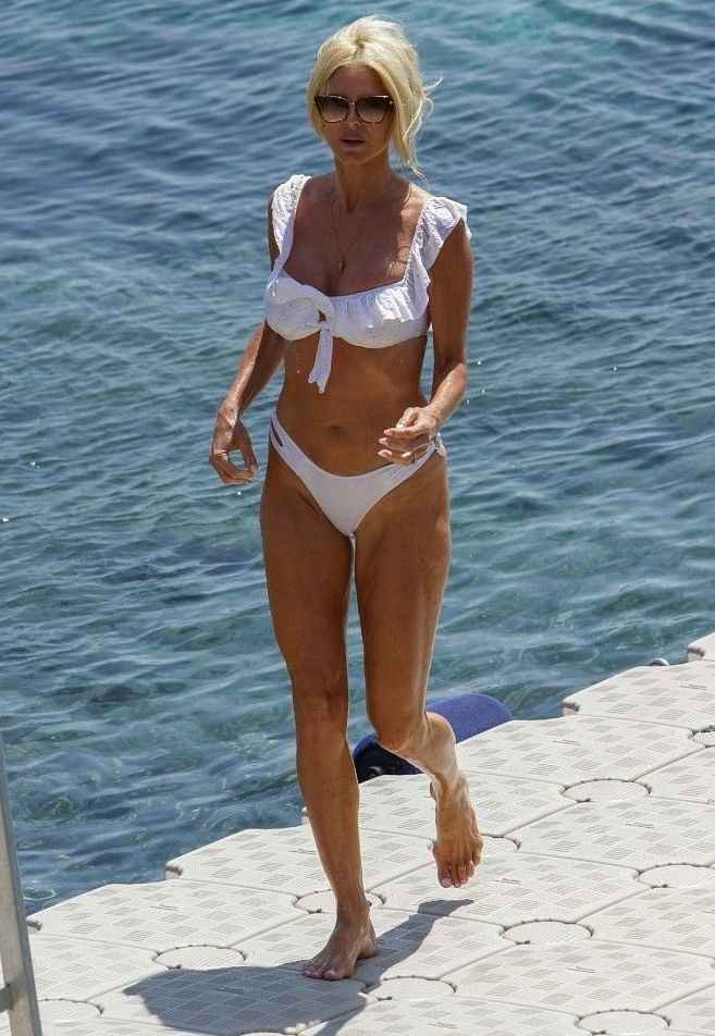 Victoria Silvstedt en bikini à Mykonos