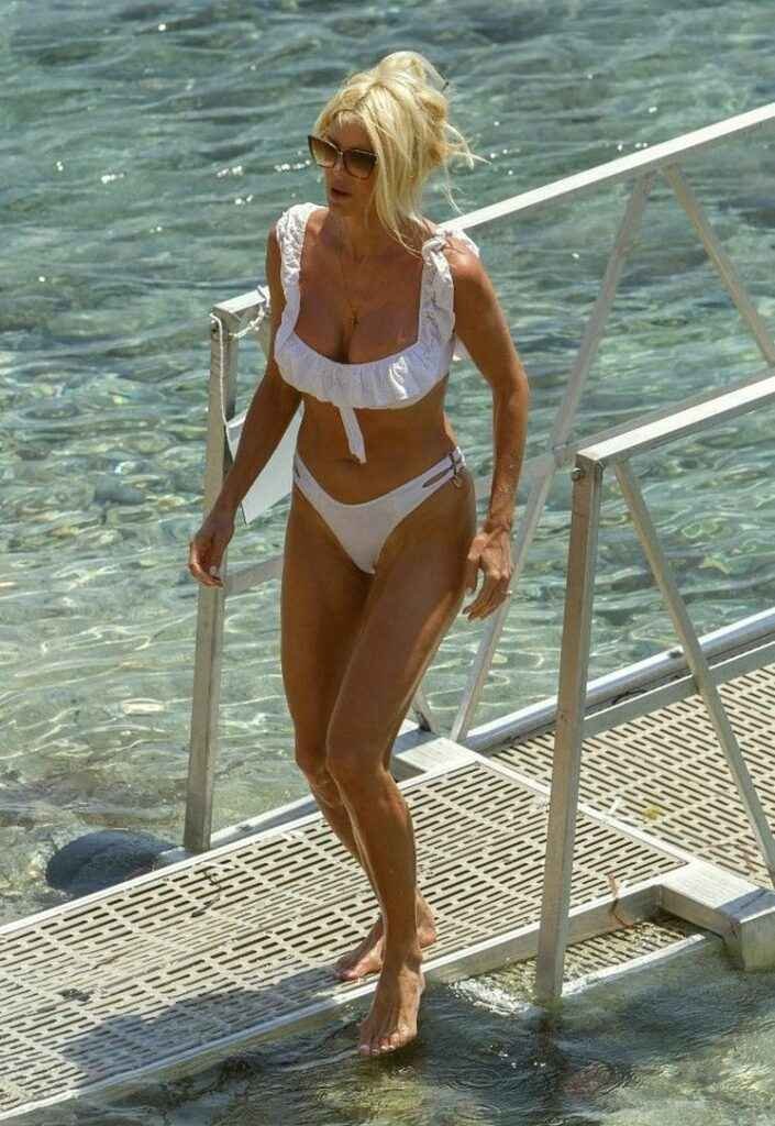 Victoria Silvstedt en bikini à Mykonos