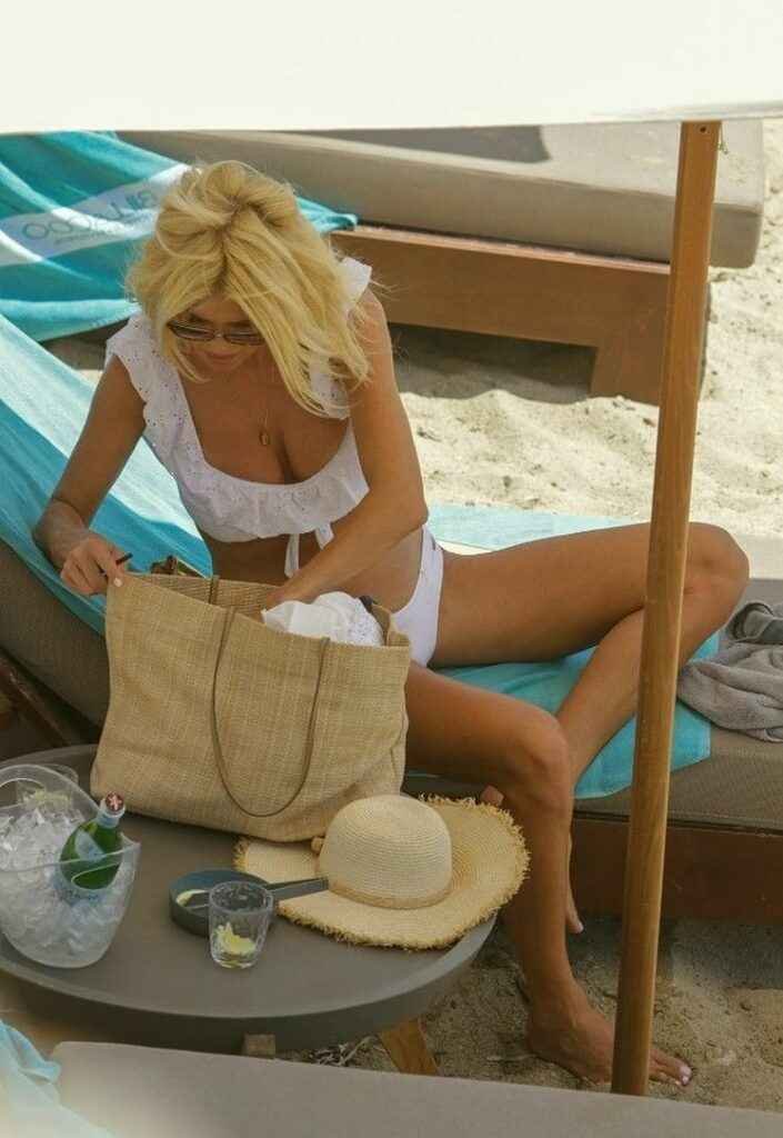 Victoria Silvstedt en bikini à Mykonos