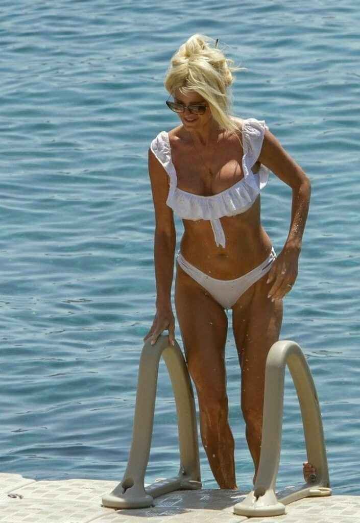 Victoria Silvstedt en bikini à Mykonos