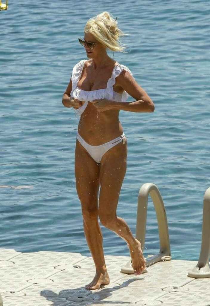 Victoria Silvstedt en bikini à Mykonos