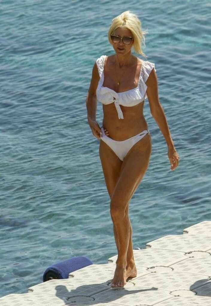 Victoria Silvstedt en bikini à Mykonos