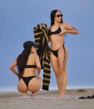 Kim Kardashian en bikini à Malibu