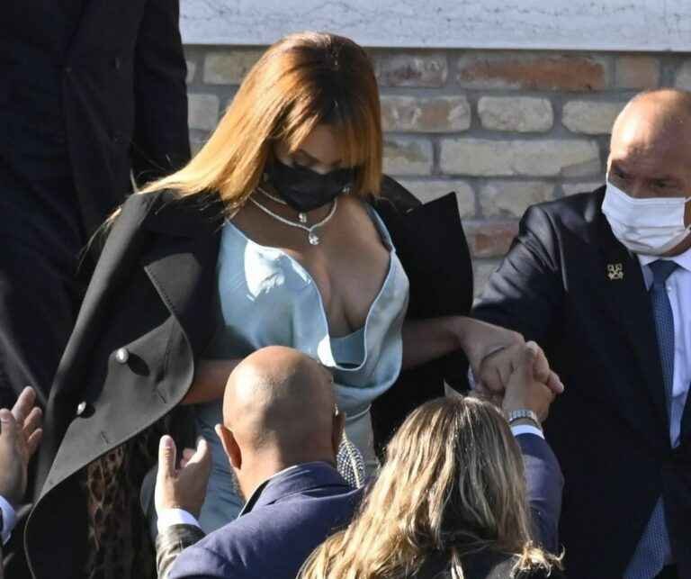 Beyonce ouvre le décolleté à Venise