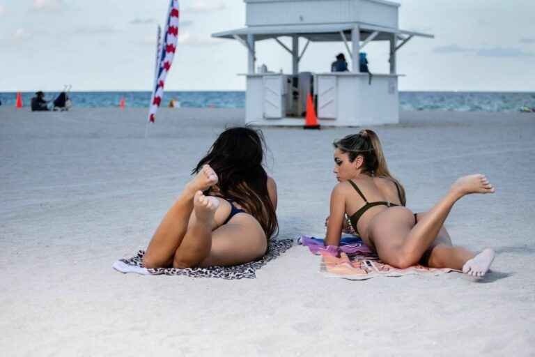 Cloe Greco et Claudia Romani en bikini