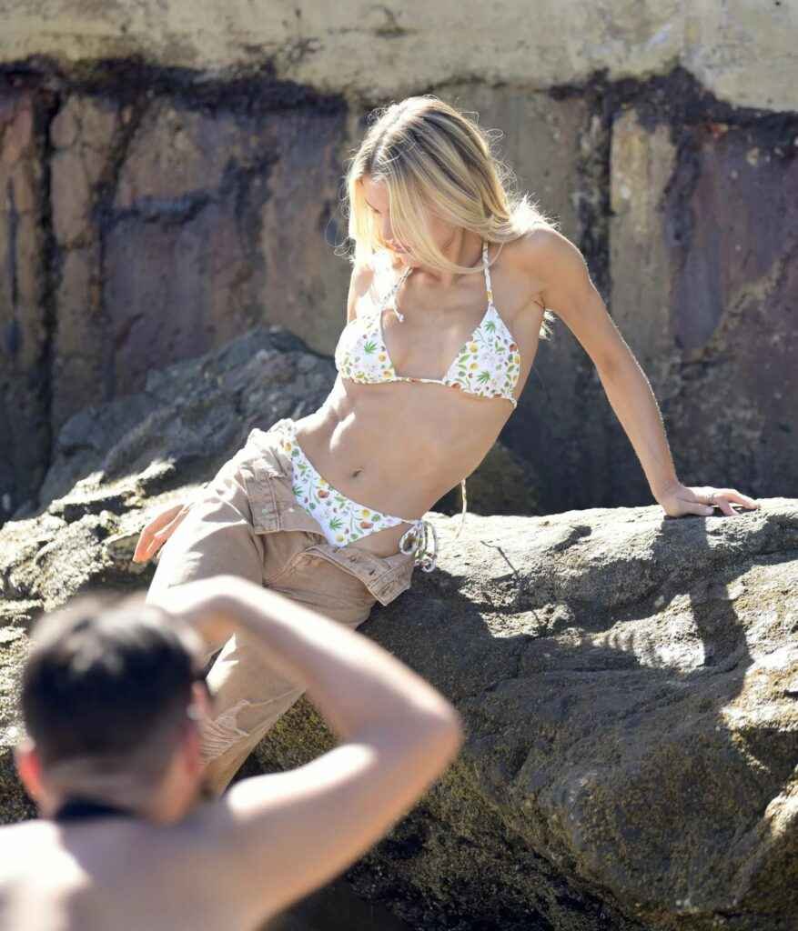 Joy Corrigan en bikini à Los Angeles