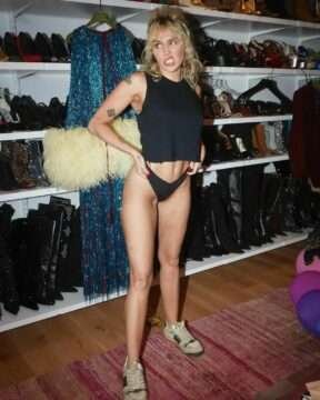 Miley Cyrus en petite culotte