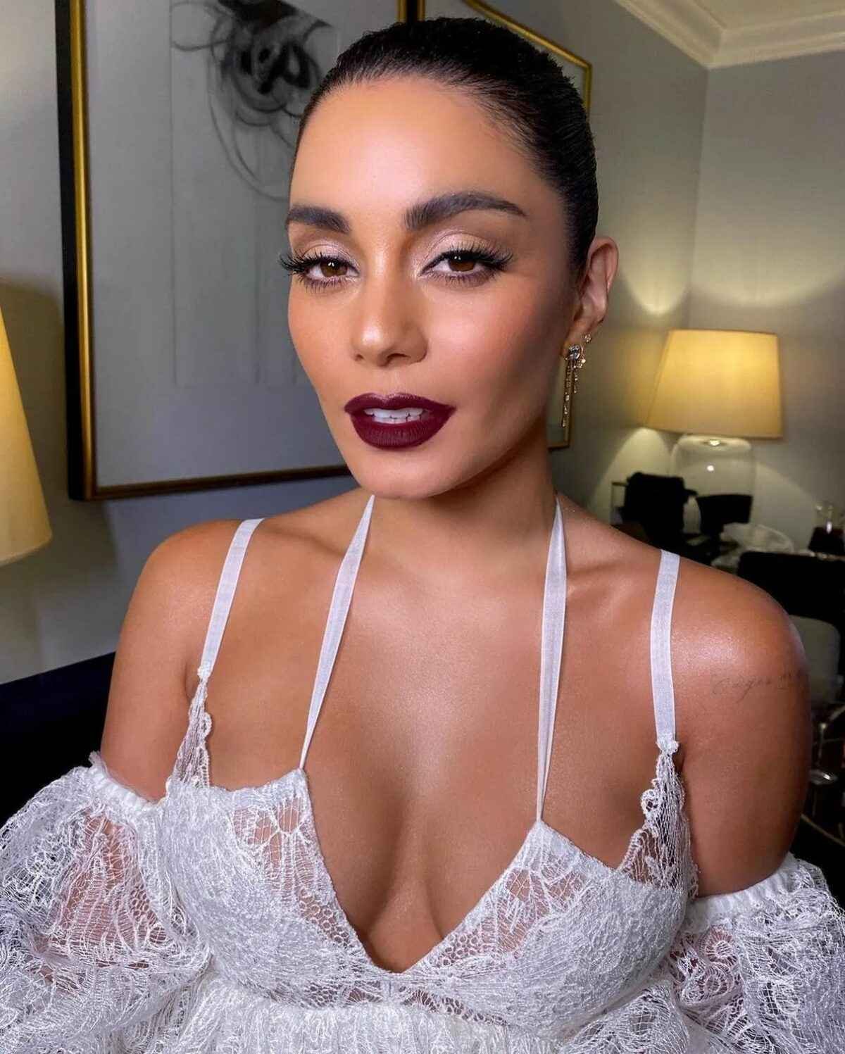 Vanessa Hudgens exhibe son décolleté à Hollywood