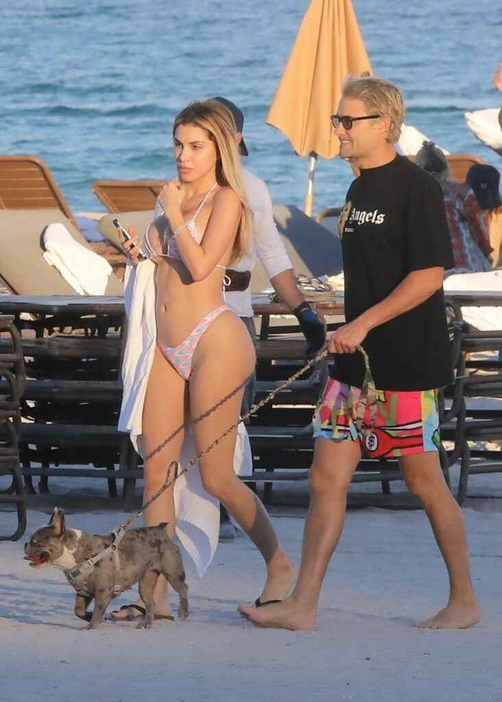 Alexa Dellanos en bikini à Miami Beach