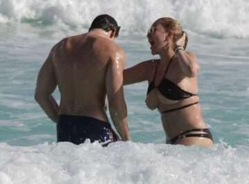 Shanna Moakler en bikini exhibe ses seins et ses fesses