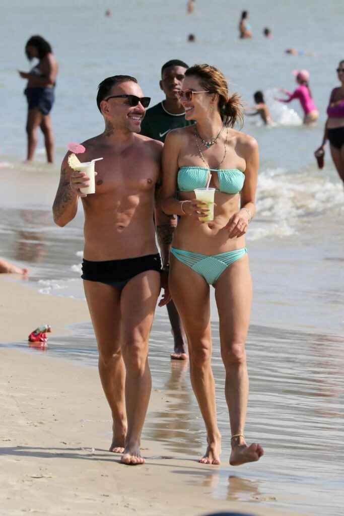 Alessandra Ambrosio en bikini à Florianopolis