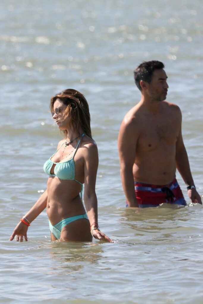 Alessandra Ambrosio en bikini à Florianopolis